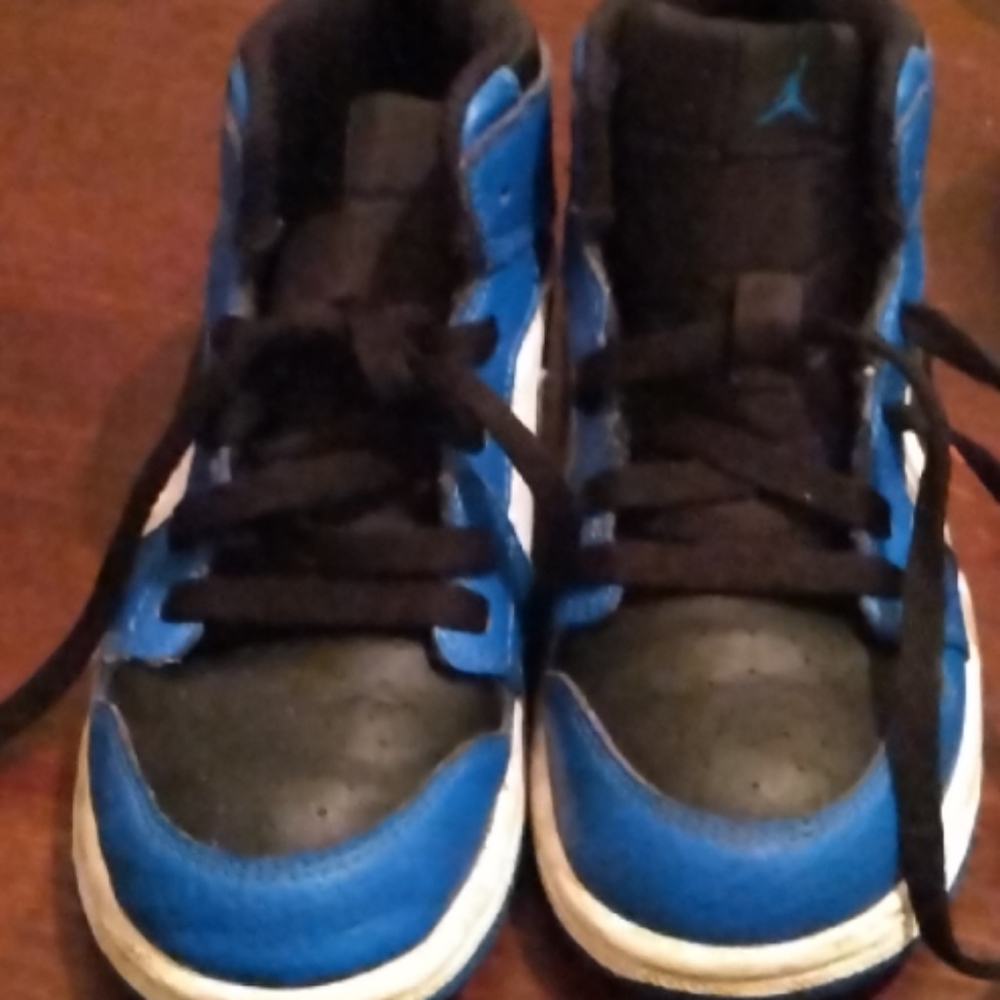 Boys sneakers